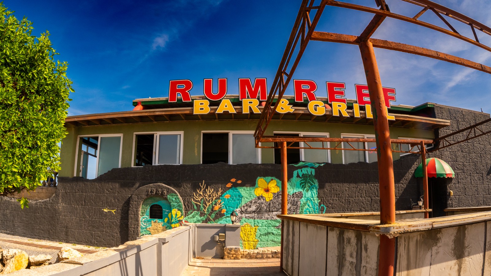 Rum Reef Bar & Grill - Image 2