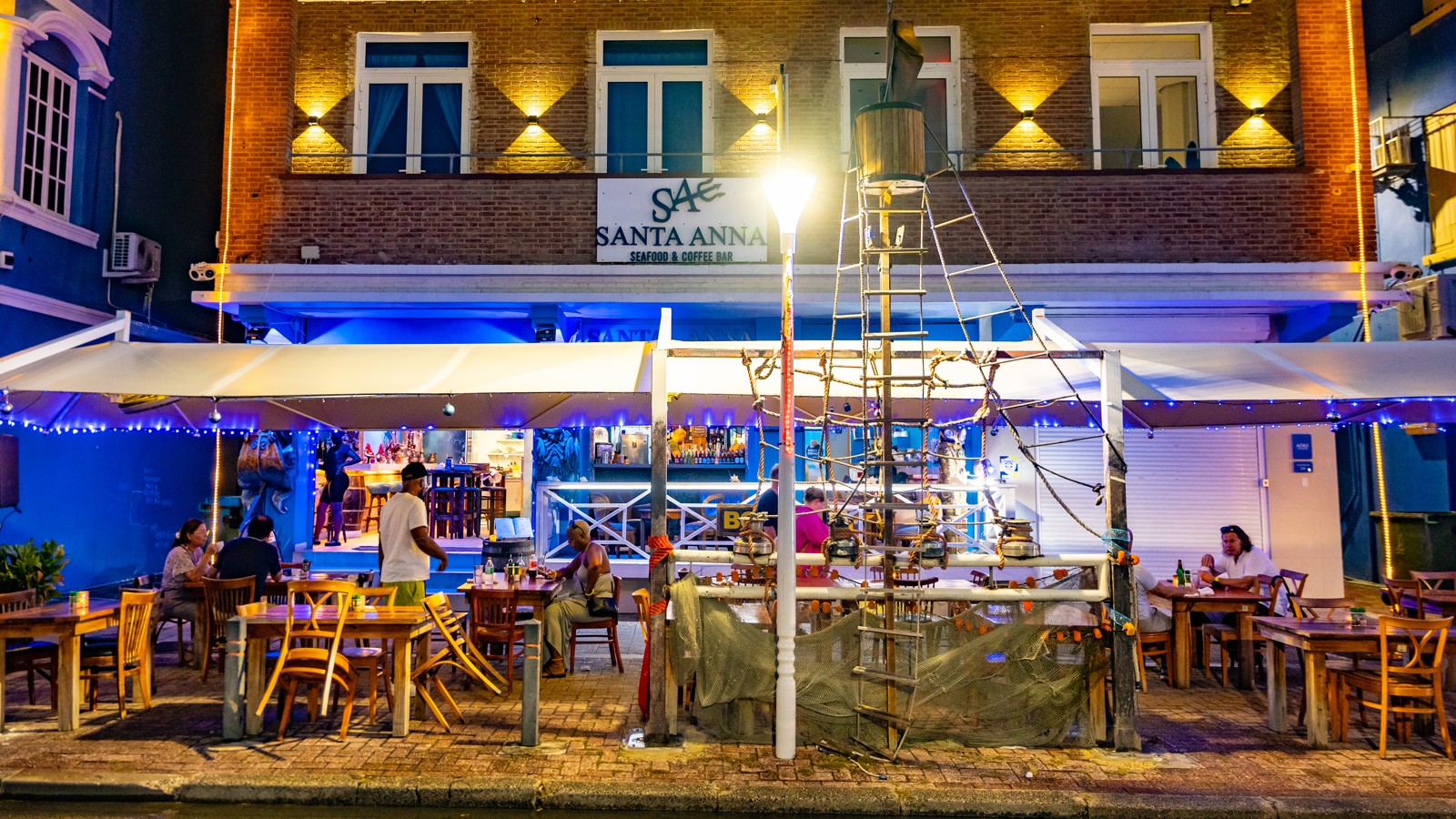 Santa Anna Seafood & Coffee Bar - Image 1