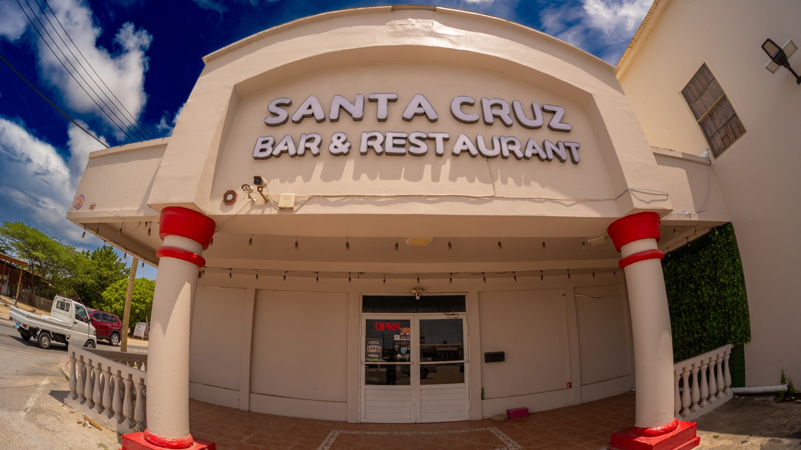 Santa Cruz Bar & Restaurant - Image 1