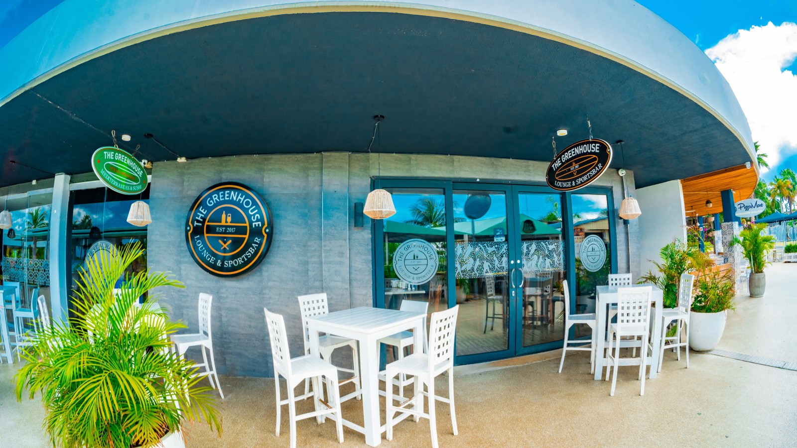 The Green House Bar & Restaurant - Mambo Beach - Image 2