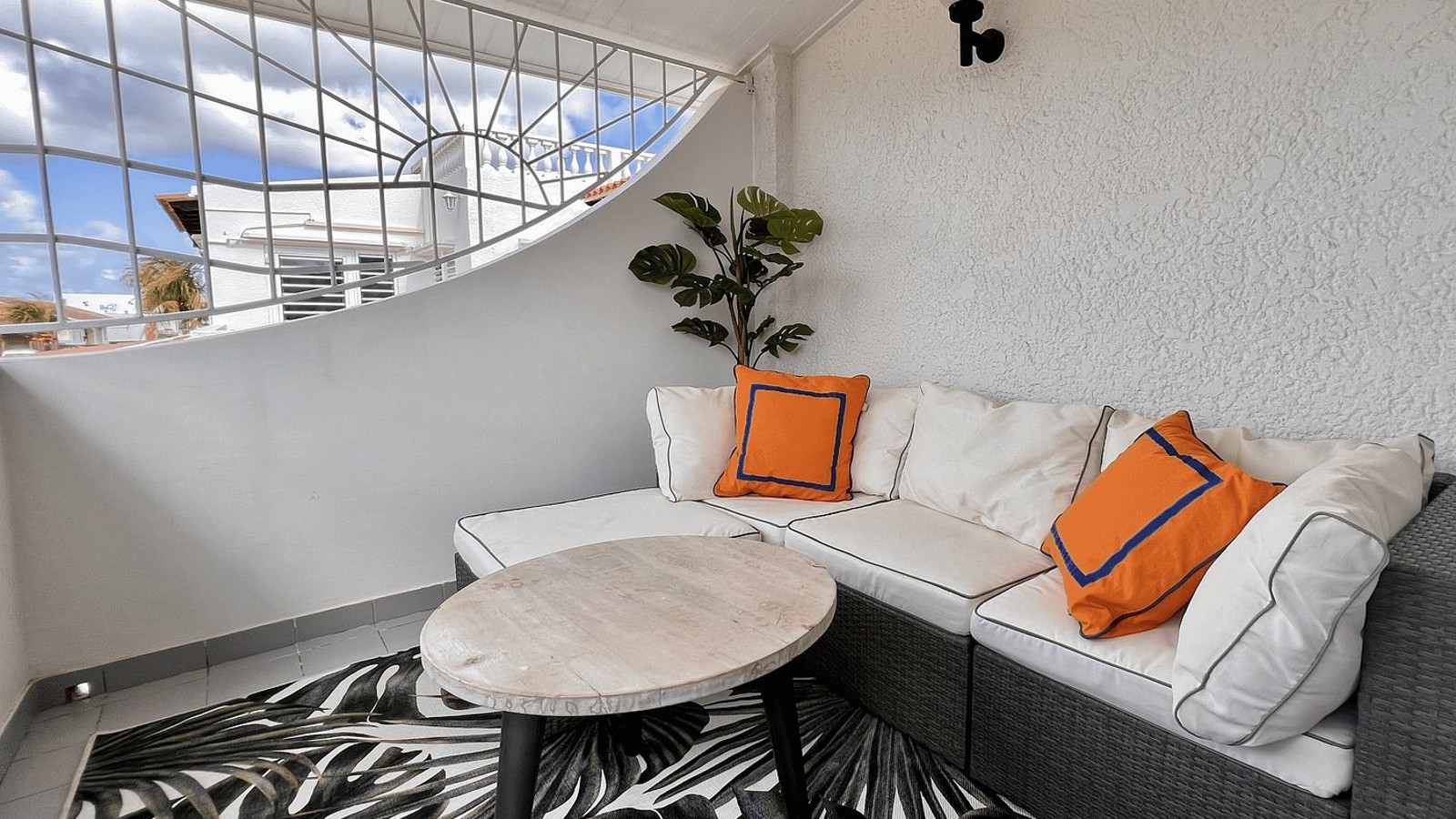 The Laughing Seahorse - Image 4