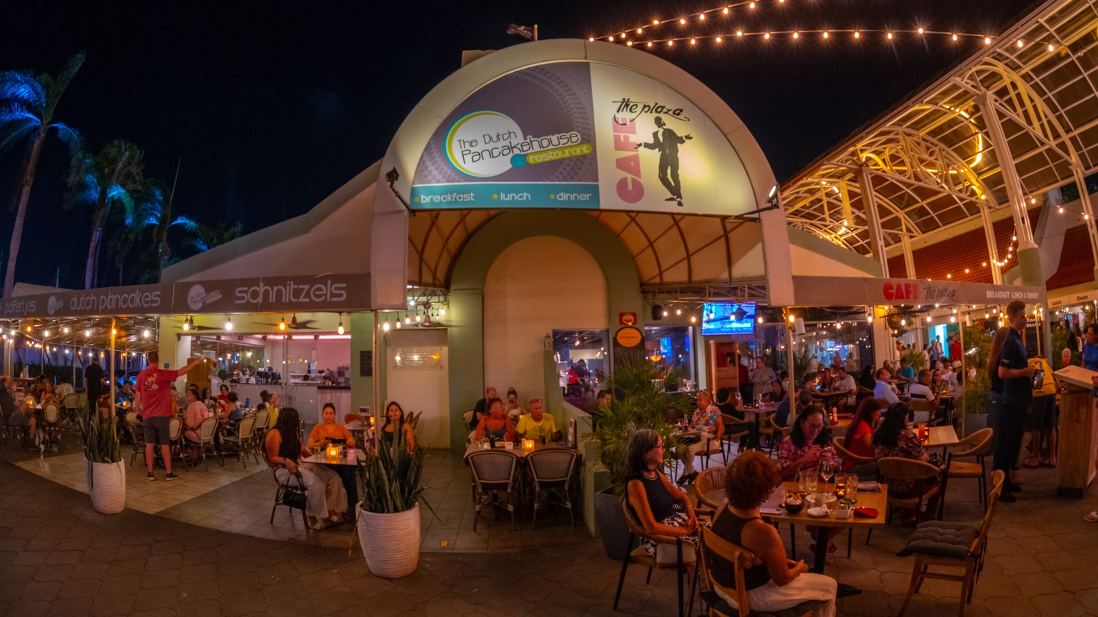 Cafe The Plaza - Image 1