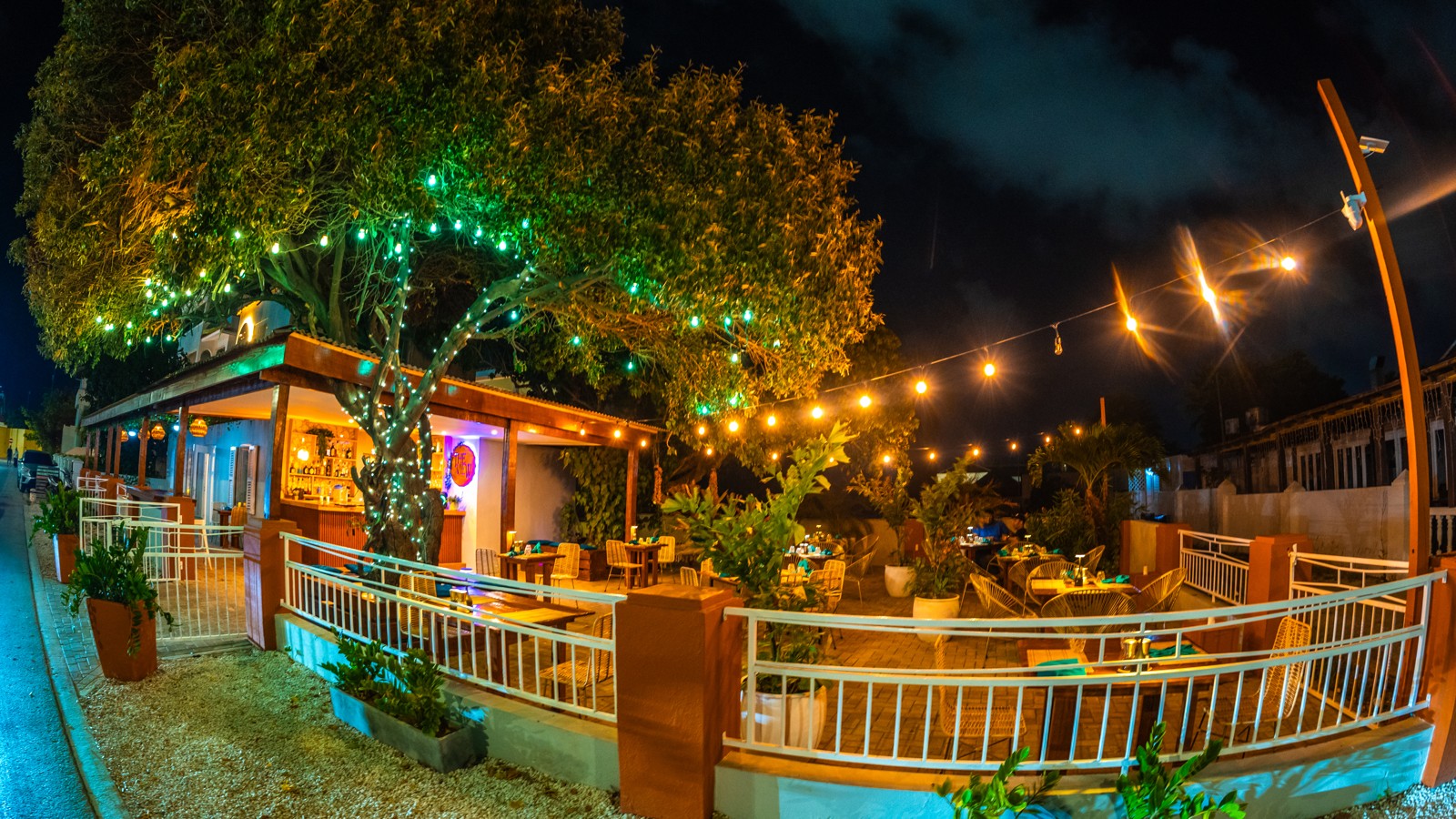 The View Bar & Restaurant - Image 4