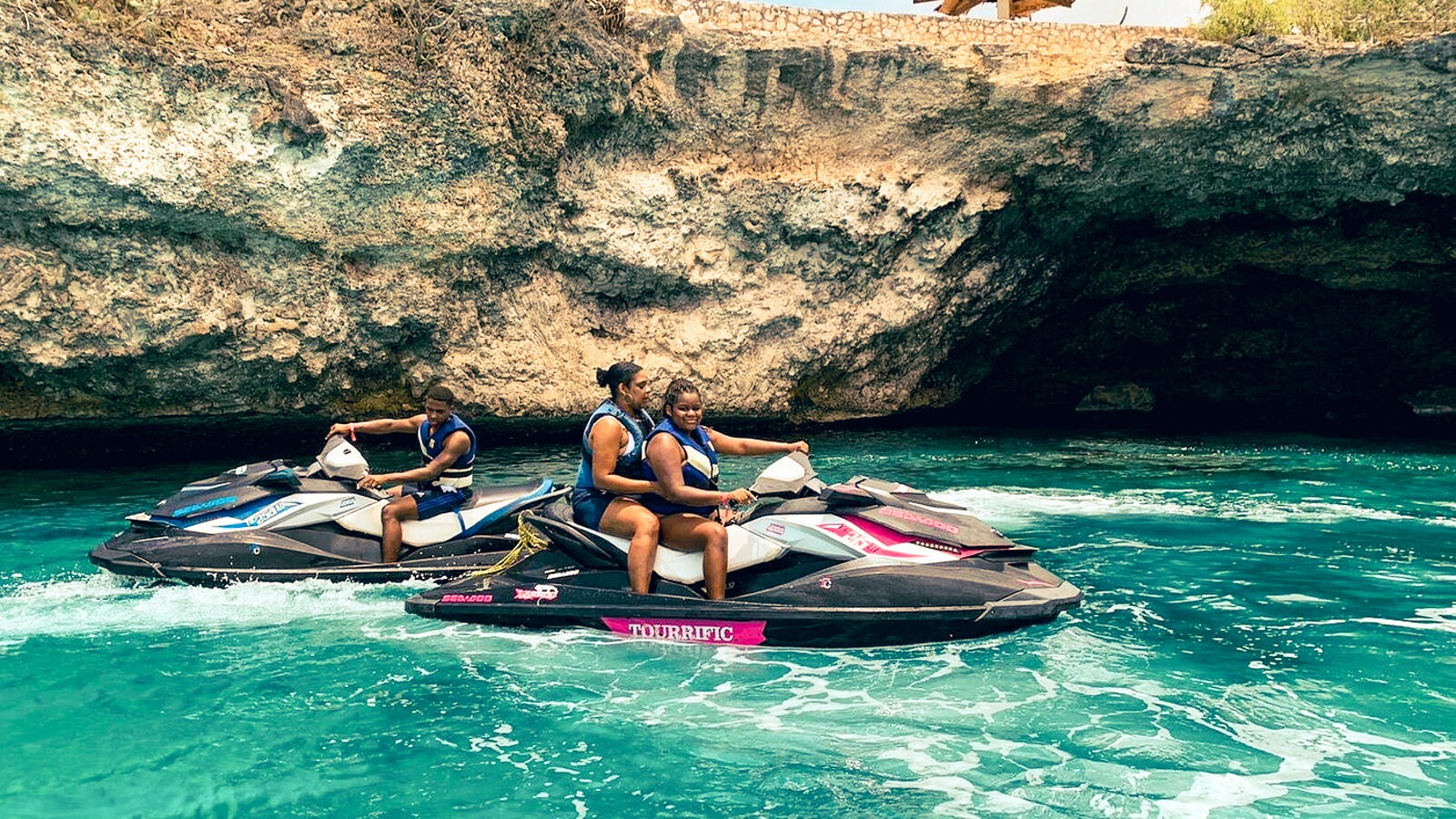 Tourrific Curacao - Image 1