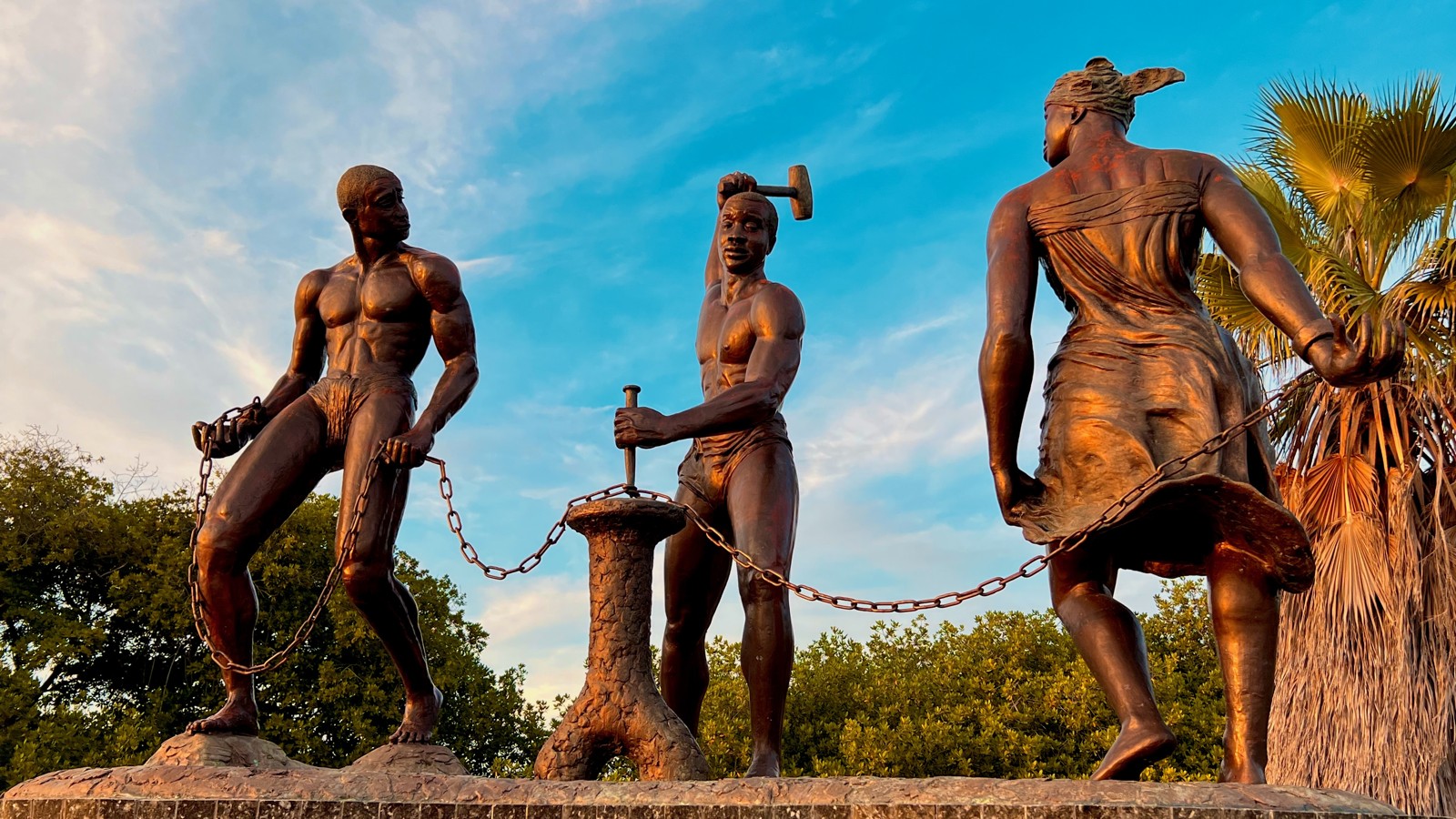 Tula Monument - Image 1