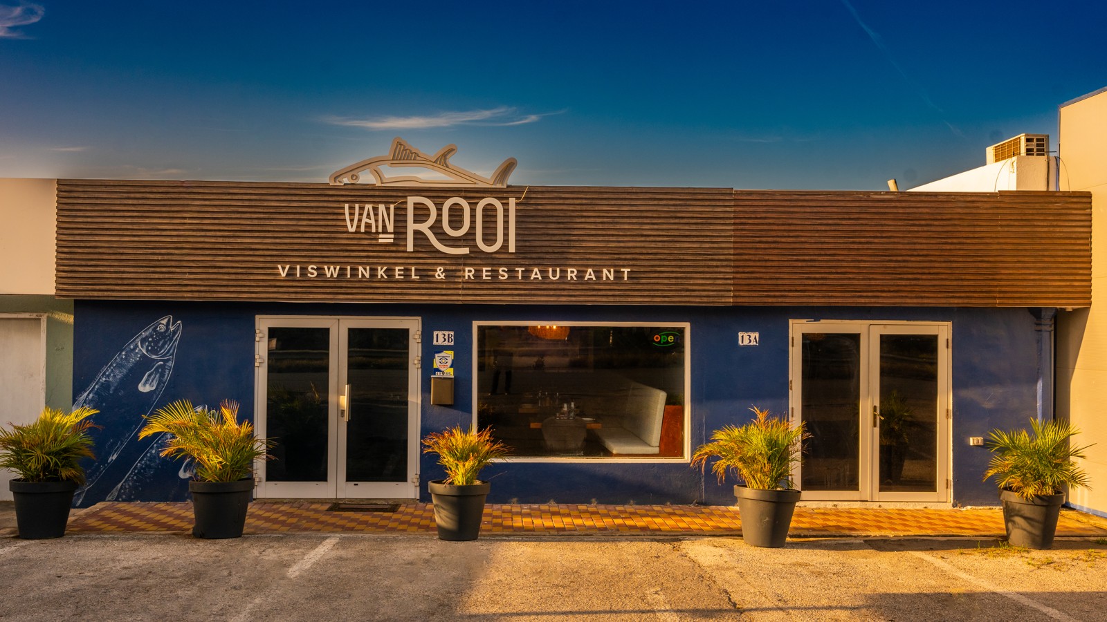 Van Rooi Viswinkel & Restaurant - Image 1