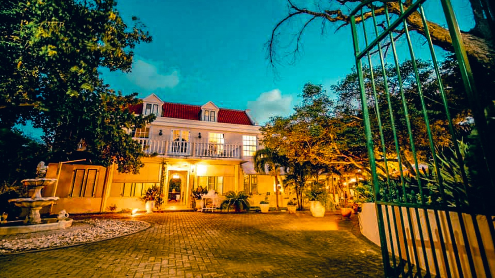 Veranda at Landhuis Vredenberg - Image 1