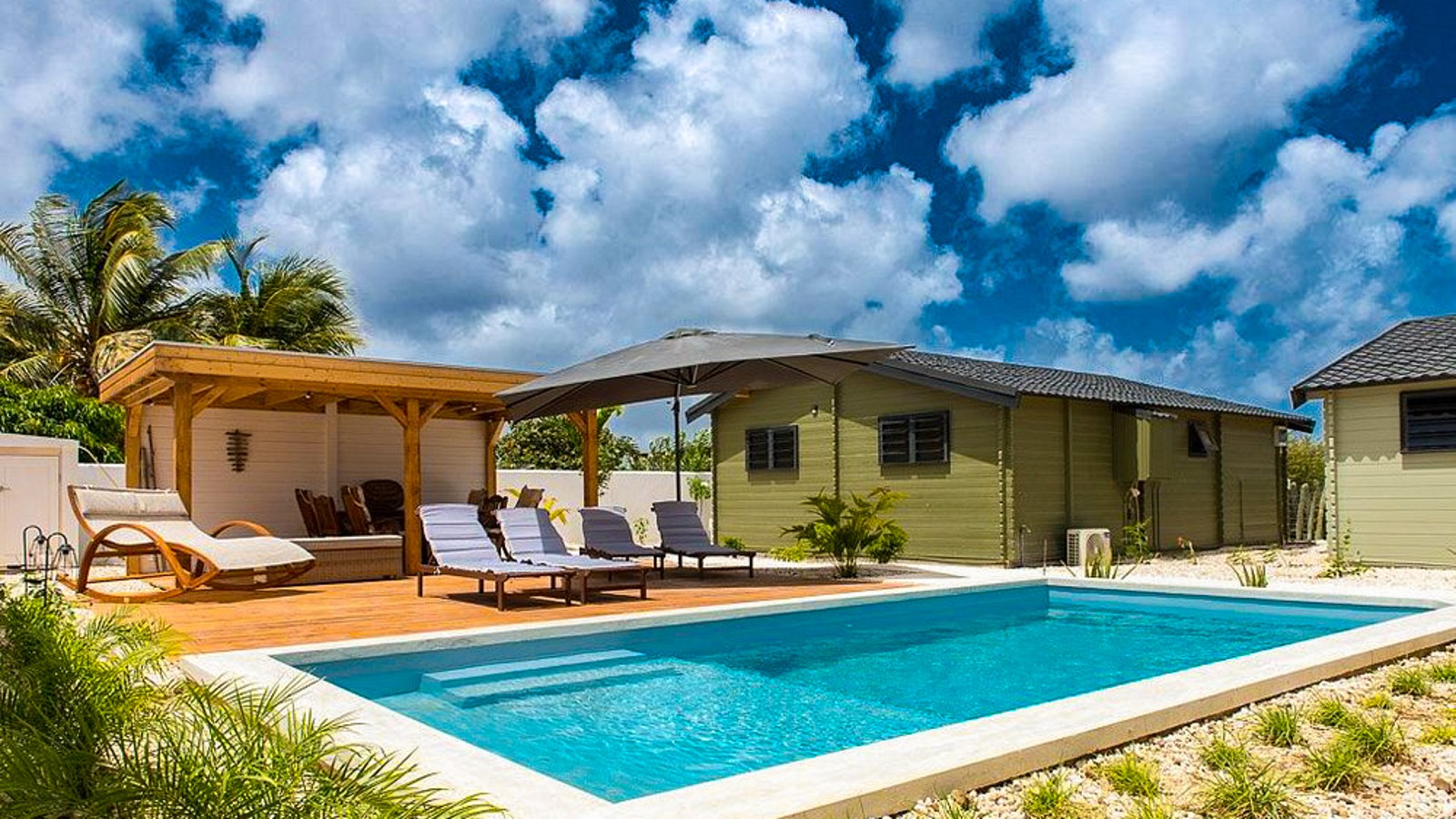 Woodz Bonaire - Image 1