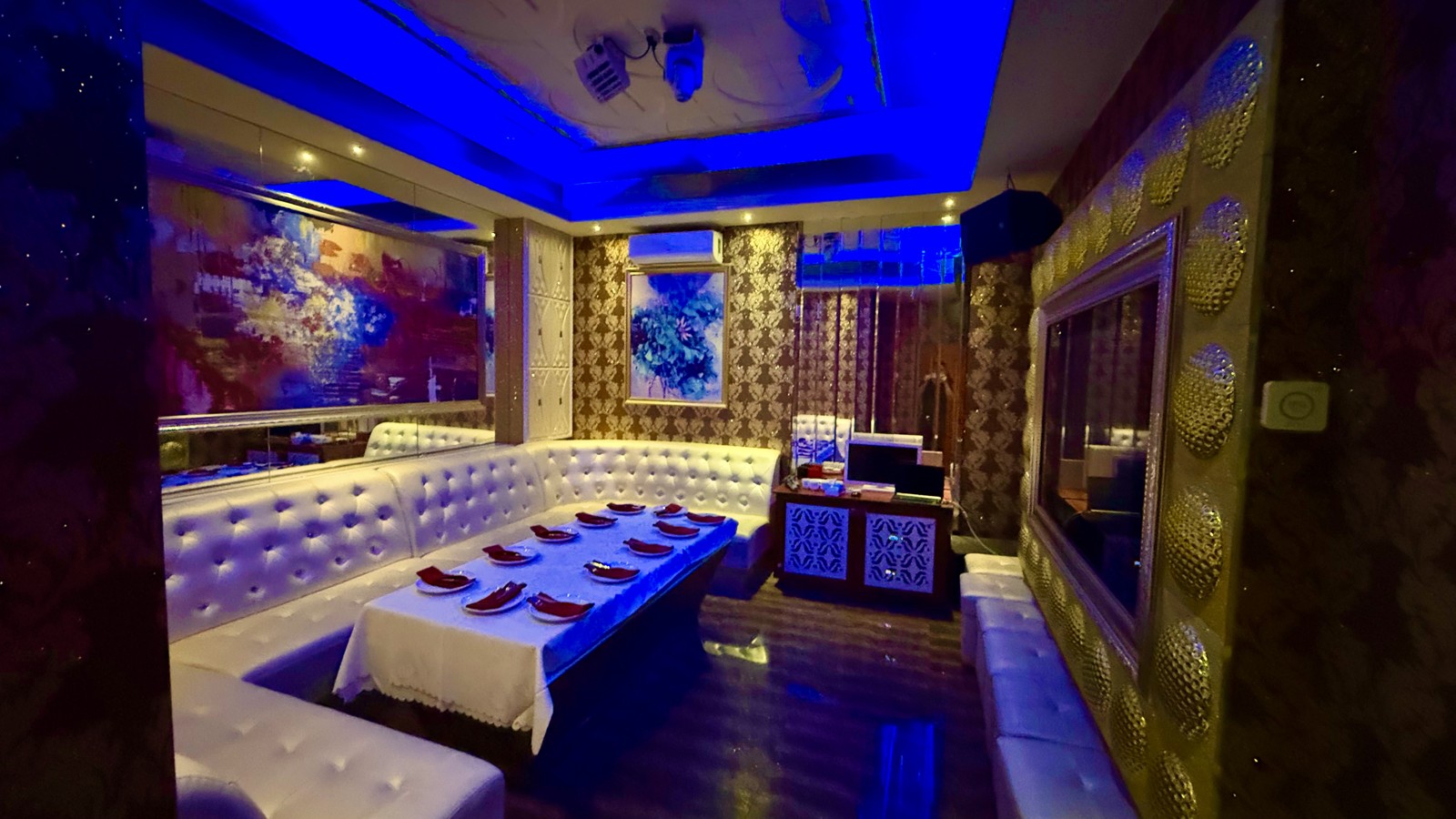 Zeng's Bar & Restaurant - Image 3