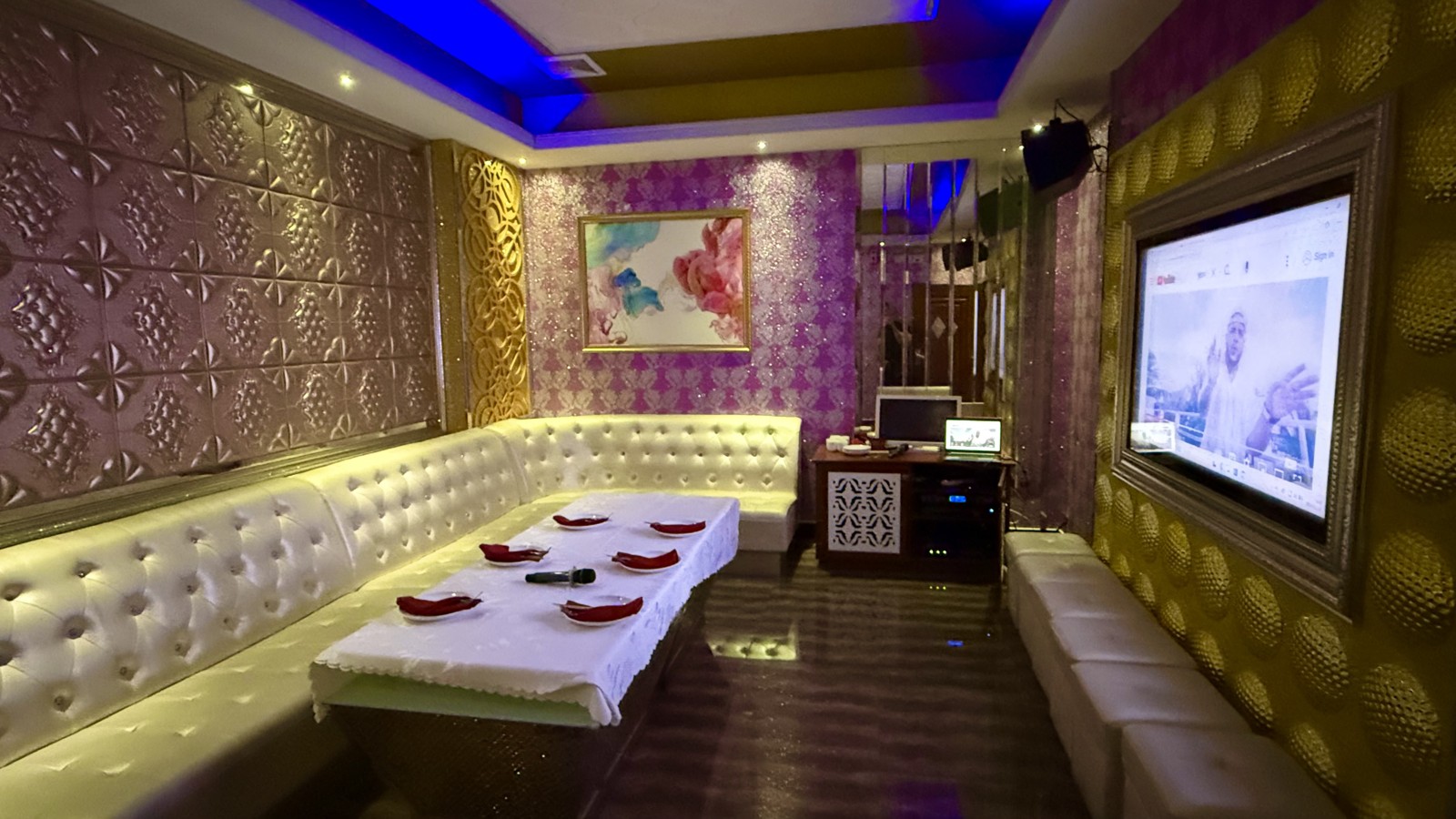 Zeng's Bar & Restaurant - Image 4