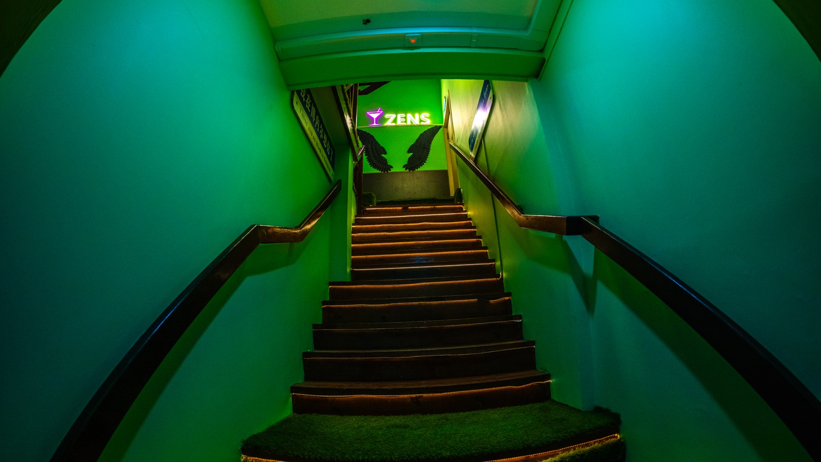 Zen's Bar & Cafe - Image 2