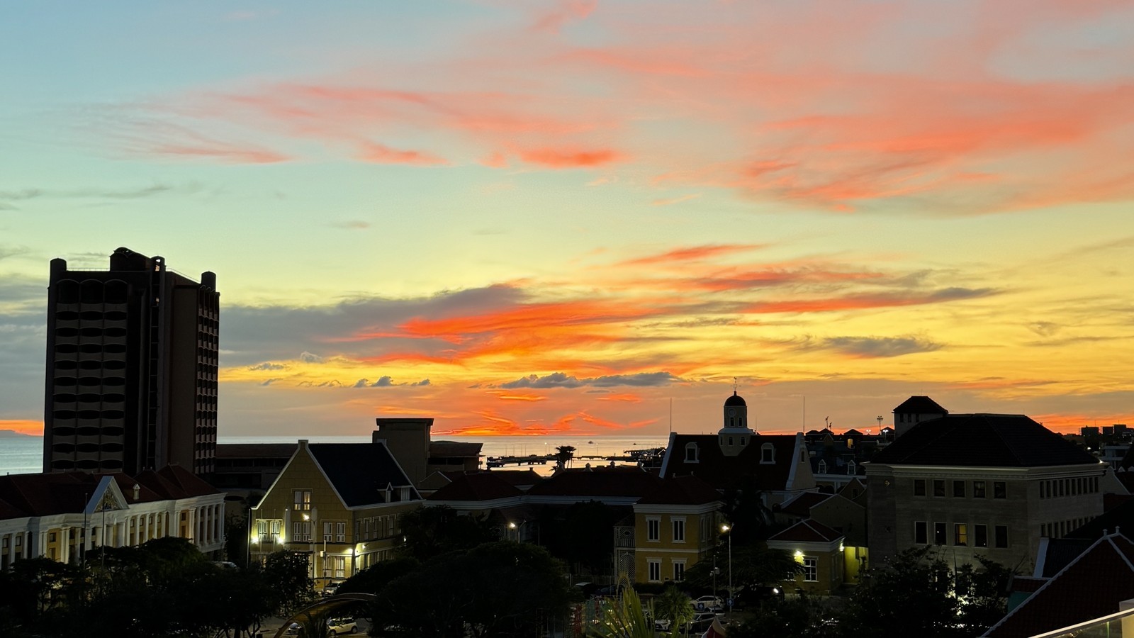 Happy Hour At Cascada - Image 1