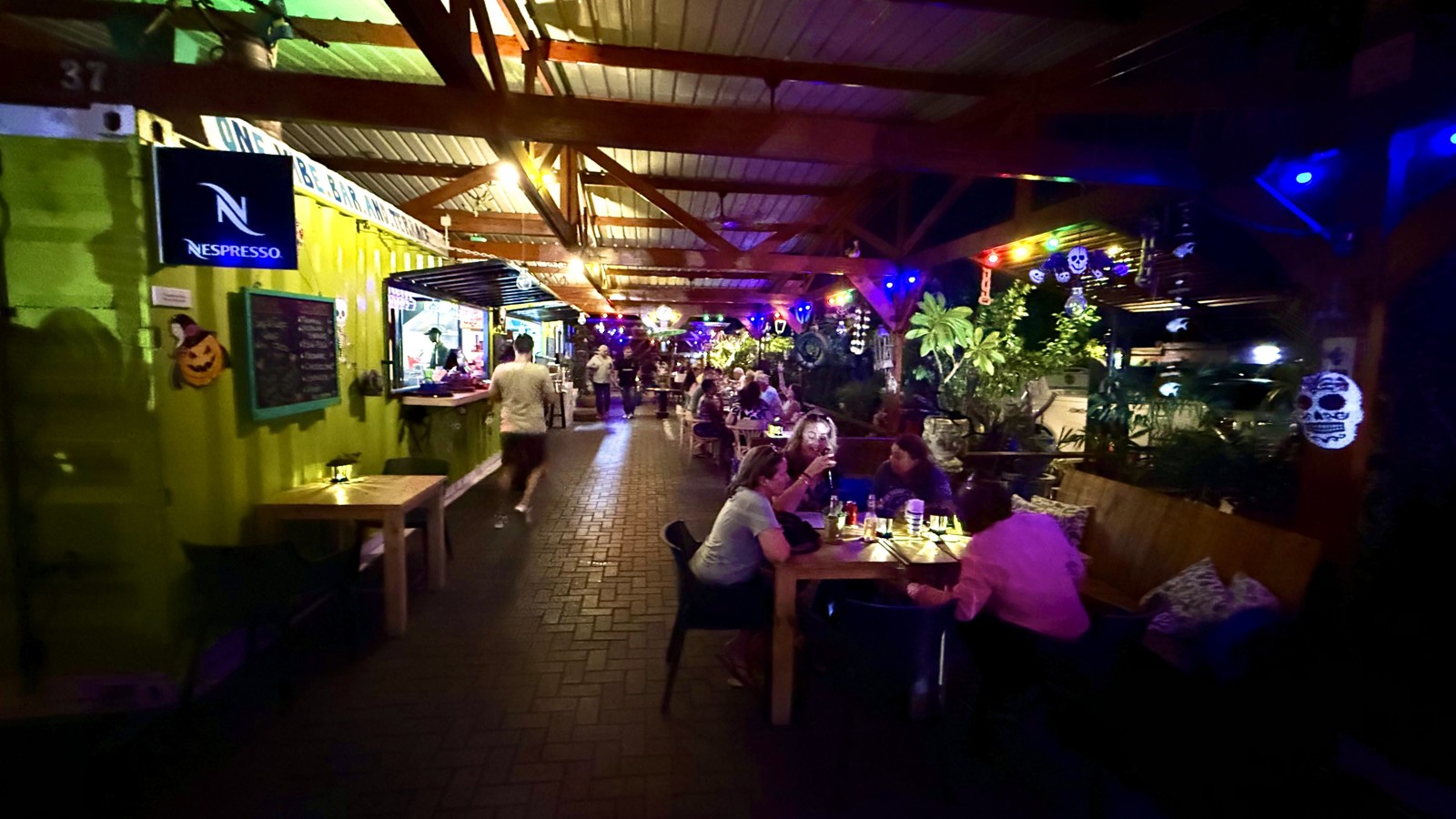 One Vibe Bar & Terrace - Image 1