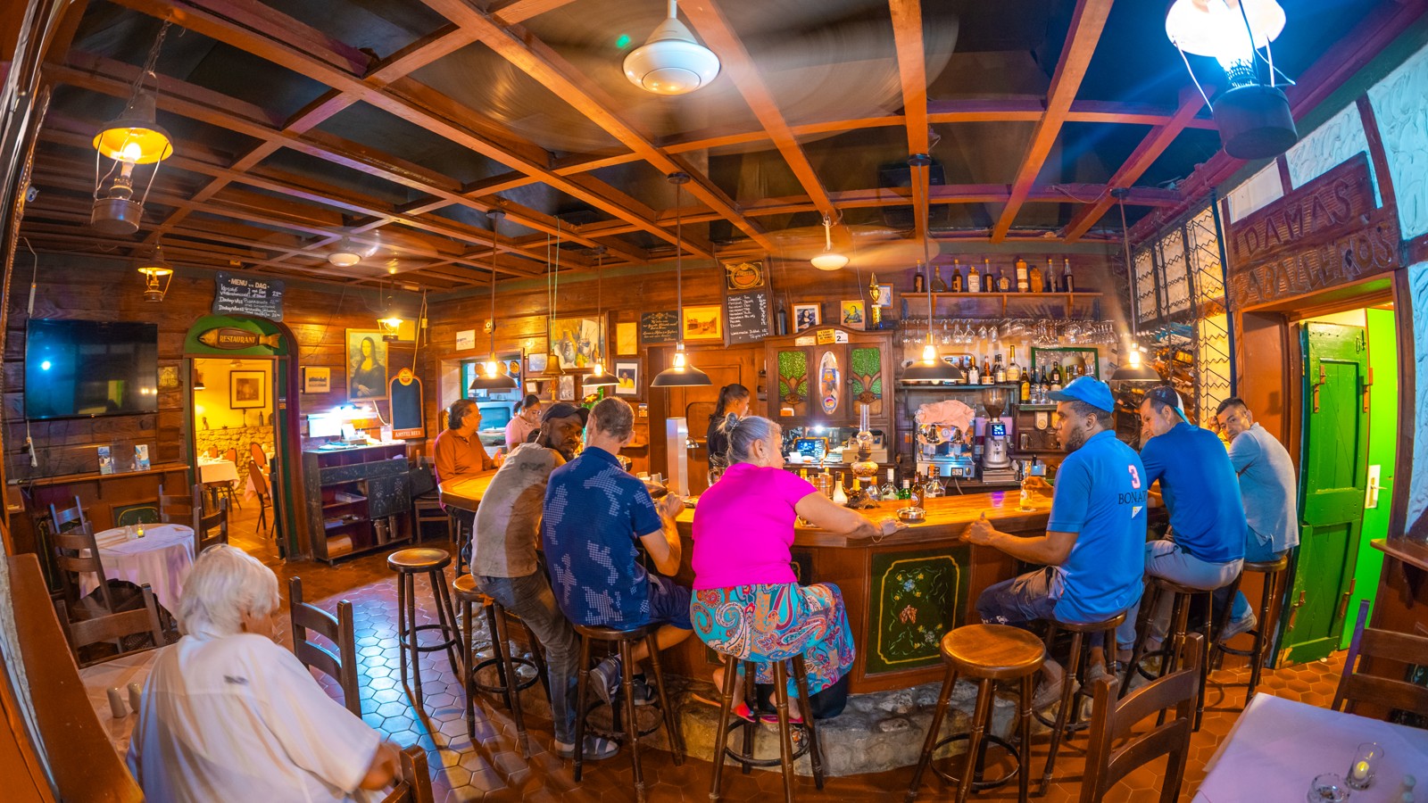 Mona Lisa Bar & Restaurant - Image 2