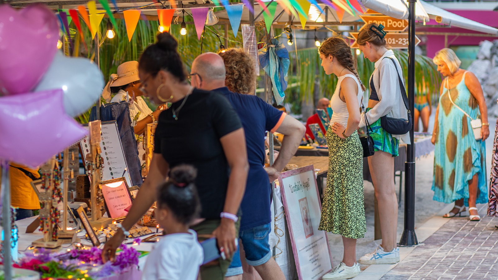 LionsDive Local Beach Market - Image 1