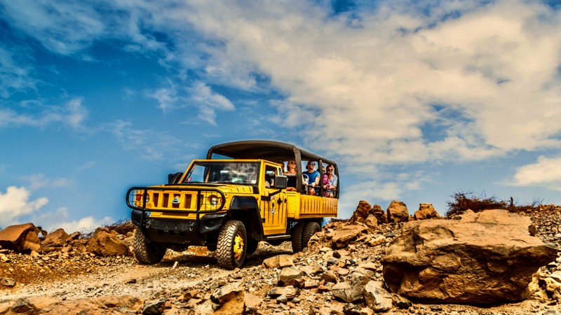 Baby Beach Jeep Safari - De Palm Tours