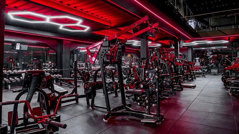 Cuts & Curves Fitness Center