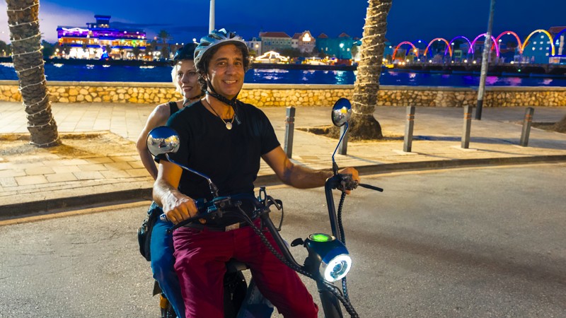 Iguana Ride [E-Scooter] Punda or Otrobanda Tour