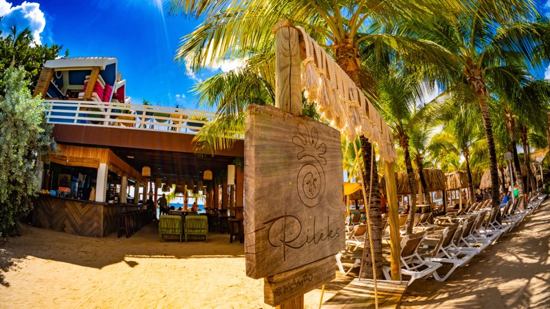 Rileks Beach Bar